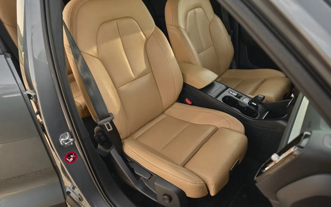 Volvo XC 40 cena 104500 przebieg: 145000, rok produkcji 2019 z Płock małe 436